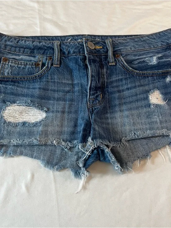 American Eagle Distressed Denim Shorts Size 6 2.5” Inseam Cutoff - Picture 1 of 6